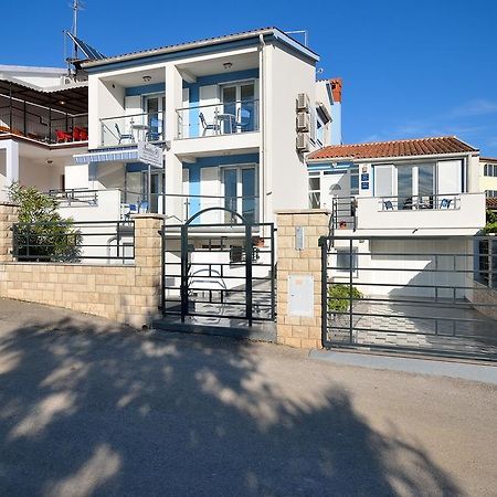 Apartments Nautilus Пула Екстериор снимка