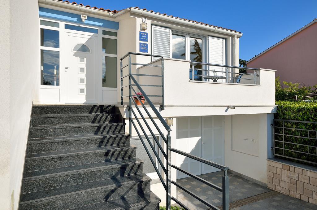 Apartments Nautilus Пула Екстериор снимка